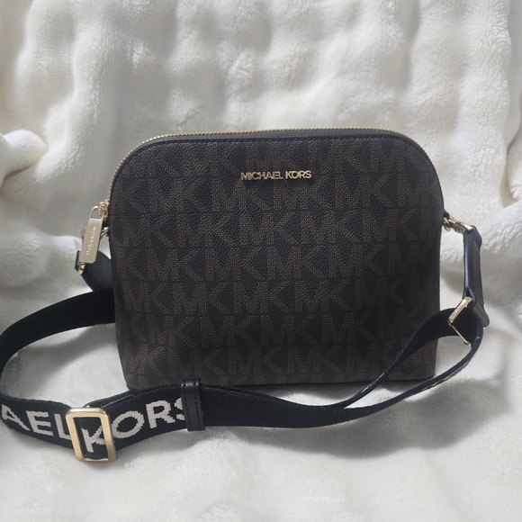 NWT Michael Kors Cindy LG Dome Crossbody BROWN/BLACK LEATHER Web Wide Strap - Picture 2 of 6